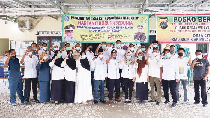 Perangkat Desa dan BPD beserta para Kadus dan Ketua RT