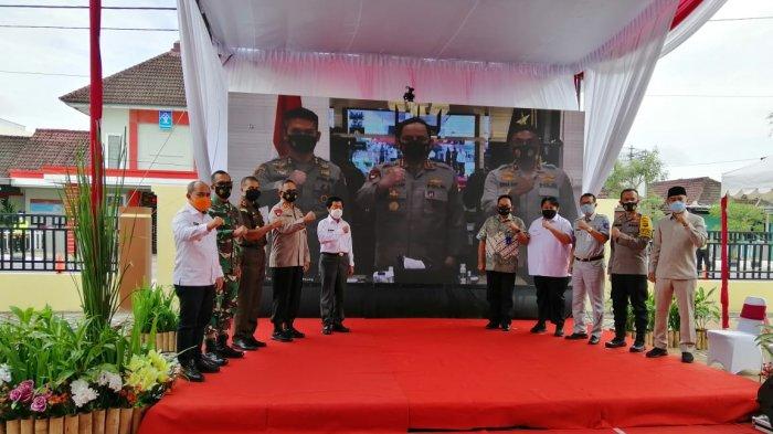 Kepala PT Jasa Raharja Cabang Kepulauan Cabang Kepulauan Bangka Belitung, Agus Doto Pitono didampingi oleh Kepala Unit Operasional dan Humas hadir dalam acara peresmian Gedung Polres Pangkalpinang.(Rabu, 16/12/2020)