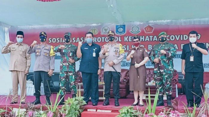 PJ Sekda Bangka Barat Hartono berfoto bersama unsur pimpinan Forkopimda.