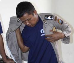 Mau Pamer Pakai Seragam Polisi ke Rumah Pacar, Pria Ini Malah Masuk Penjara Ketahuan Aslinya