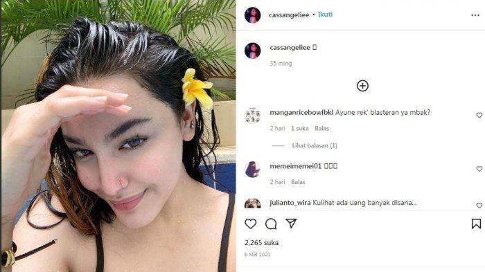 Pose Cassandra Angelie habis renang