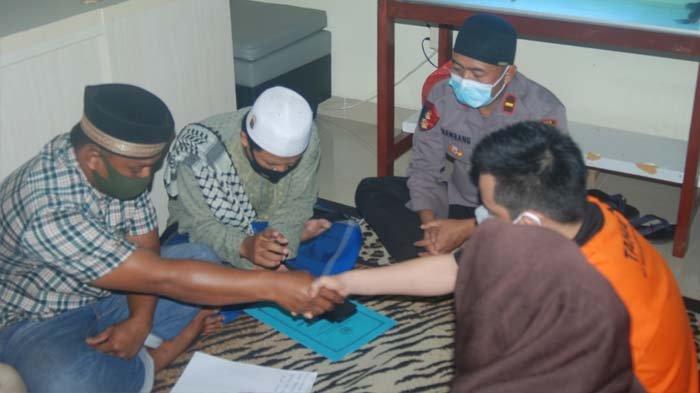Novan alias Nobu (37) menggelar pernikahan di Ruang Tahanan Polres Pangkalpinang, Sabtu (13/2/2021).