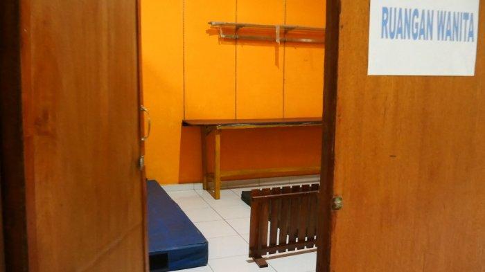 Ruangan khusus pasien perempuan di Rumah Karantina Covid-19 desa Mislak, Kecamatan Jebus, Kabupaten Bangka Barat