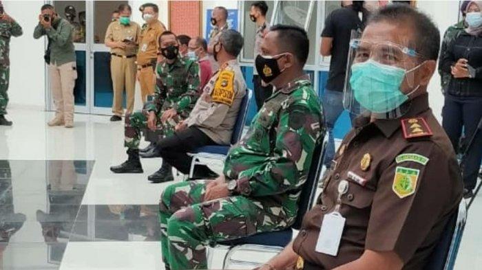 Kajati Bangka Belitung, Dr. I Made Suarnawan bersama unsur Forkopimda Provinsi Bangka Belitung dalam Vaksinasi Tahap Kedua