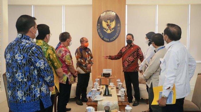 Wali Kota Pangkalpinang Maulan Aklil (Molen) melakukan pertemuan dengan Menteri Kelautan dan Perikanan (KKP) RI Sakti Wahyu Trenggono, di Kantor Kementerian KKP RI Jakarta, Rabu (3/2/2021)