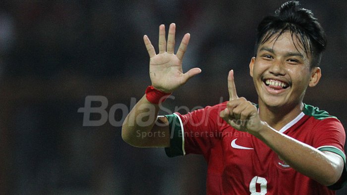 Selebrasi pemain tim nasional U-19 Indonesia, Witan Sulaeman, seusai mencetak gol ke gawang Thailand pada Minggu (8/10/2017).