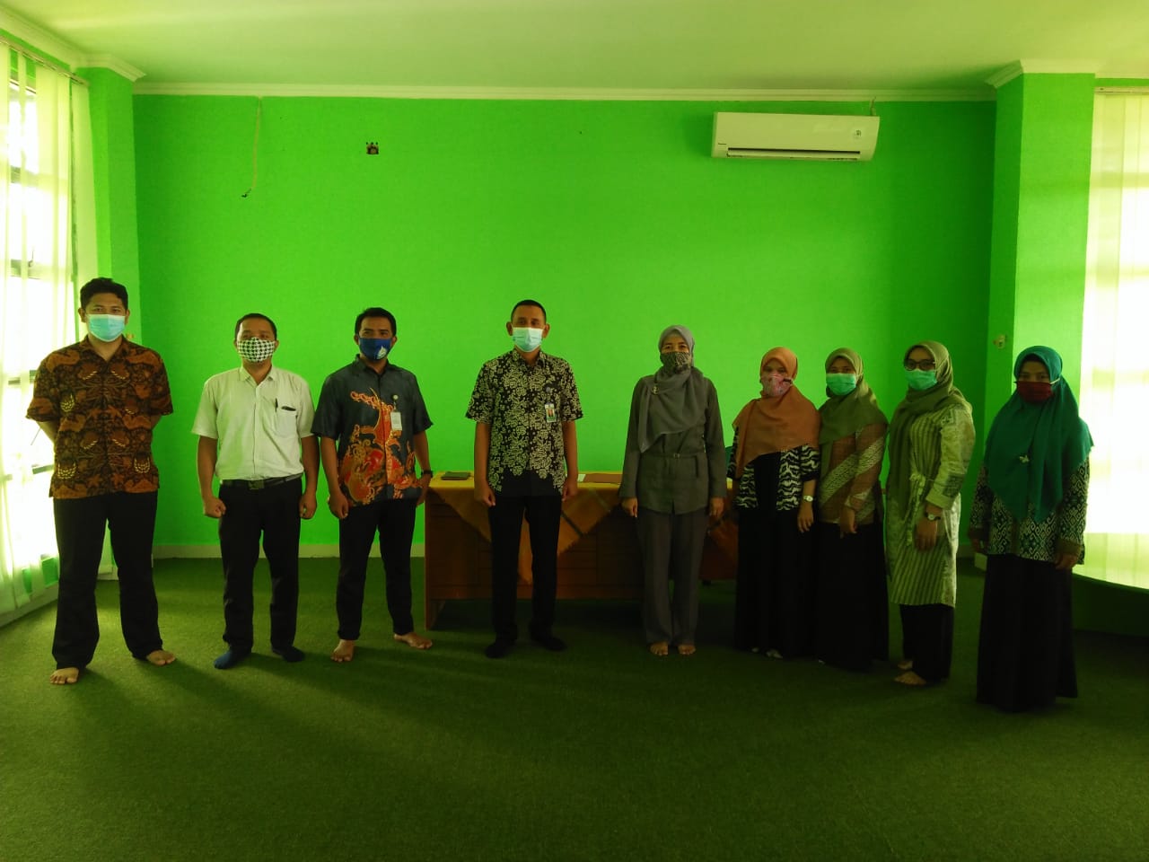 Kepala Perpustakaan IAIN SAS BABEL Umi Asih Zubaidah, S.IP menyambut baik kedatangan Kepala Perpustakaan UBB Budi Afriansyah, S.Si., M.Si. beserta rombongan, Selasa (09/02/21).
