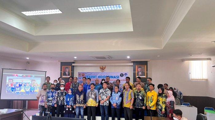 Plt Kadiskominfo Gusti Abdul Wakhid (empat dari kanan) mengikuti rakor CSIRT