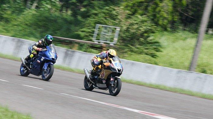 Adu skil di event One Make Race (OMR) Yamaha di Sentul International Circuit, Bogor.