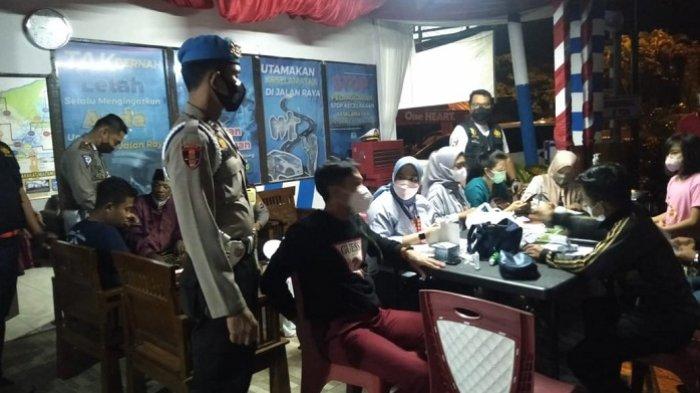 Gerai vaksinasi Covid-19 di Pos Pelayanan Terpadu Operasi Ketupat Intan 2022 Polres Tabalong.
