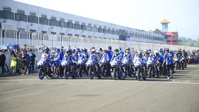 Kemeriahan seri perdana Idemitsu bLU cRU Yamaha Sunday Race 2022.