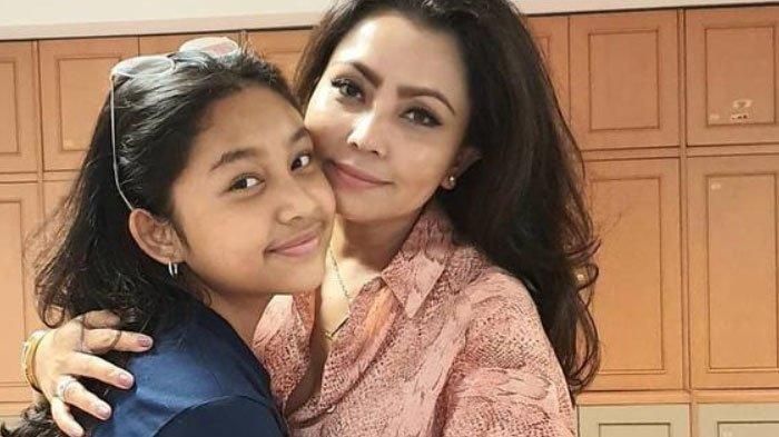 Khirani Putri Trihatmojo telihat sangat mirip dengan sang ibu Mayangsari.
