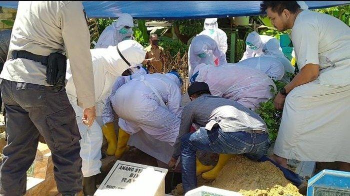 Pemakaman pasien Covid-19 dengan protokol kesehatan di Martapura di 2020 lalu.