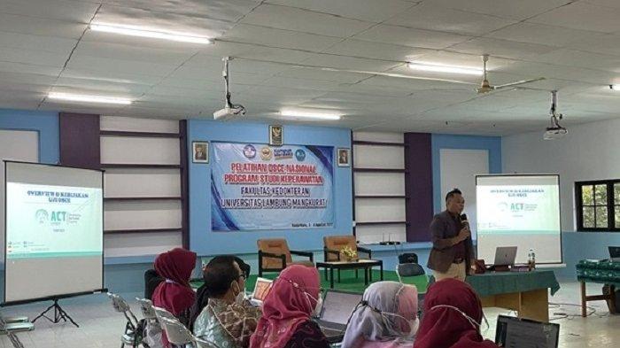 Penyampaian Materi oleh Ns. Moh. Afandi, S. Kep., M. A. N., Ph. D. (C) (Hari Pertama).