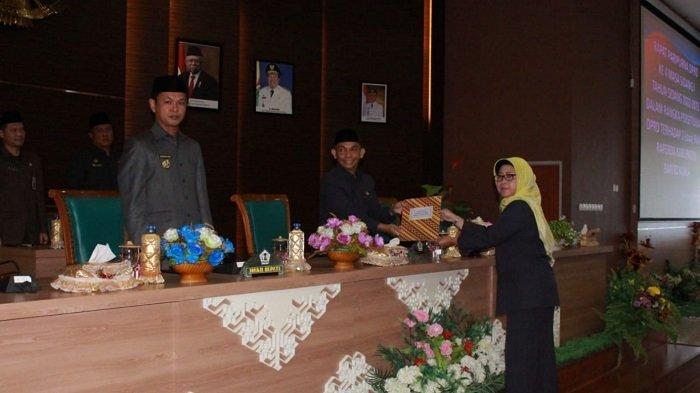 Rapat Paripurna DPRD Barito Kuala (Batola) dengan agenda persetujuan dua Raperda, Selasa (11/10/2022).