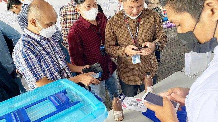 Suasana Bazaar Klaster Mantriku BRIlian di Area Parkir Kanwil BRI Banjarmasinn