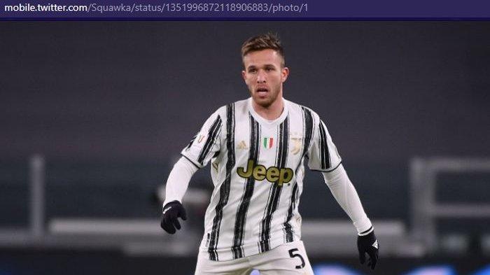 Pemain Juventus, Arthur, saat berhadapan dengan Napoli dalam ajang Piala Super Italia 2020 di Stadion Citta del Tricolore, Reggio Emilia pada Kamis (21/1/2021) pukul 03.00 WIB.