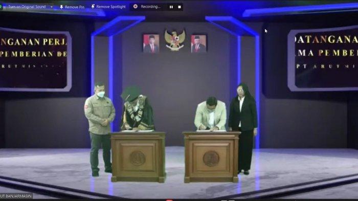 PT Arutmin Indonesia menandatangani naskah kerja sama dengan Universitas Terbuka (UT) Banjarmasin pada 7 April 2021 bertepatan dengan acara wisuda daring tahun 2021.