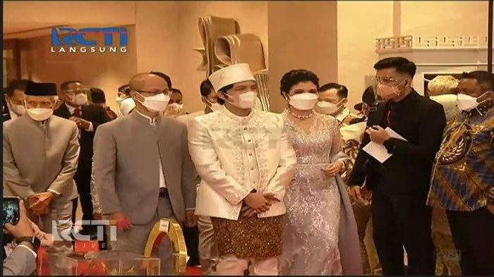 Atta Halilintar yang masuk ke ruang akad nikah disertai keluarga besarnya, Sabtu (3/4/2021).