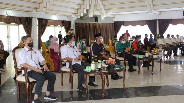 Audiensi dan Koordinasi dengan Tim Pengarah Teknis KONI Provinsi Kalimantan Selatan, terkait kesiapan penyelenggaraan Porprov XI Tahun 2022 di Pendopo Bupati, Kota Kandangan, Kabupaten Hulu Sungai Selatan (HSS), Kamis (27/5/2021).