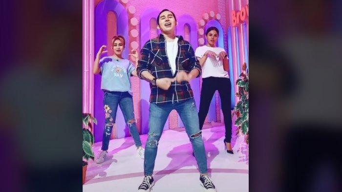 Aksi Ayu Ting Ting dan Nikita Mirzani