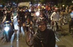 Ini Sensasi Komunitas Bersepeda Malam