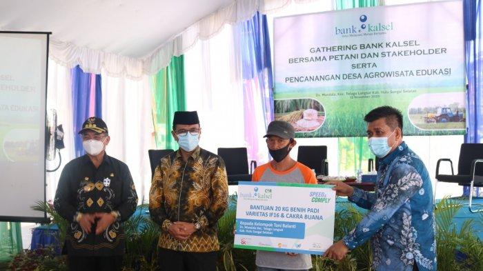 Bank Kalsel gelar gathering bersama petani dan stakeholder di Desa Mandala, Kecamatan Telaga Langsat, Kabupaten Hulu Sungai Selatan, Kamis (12/11/2020) lalu