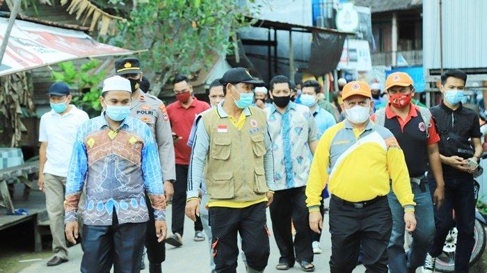 Bupati Hulu Sungai Utara (HSU), H Abdul Wahid HK, mengunjungi kawasan terdampak banjir.