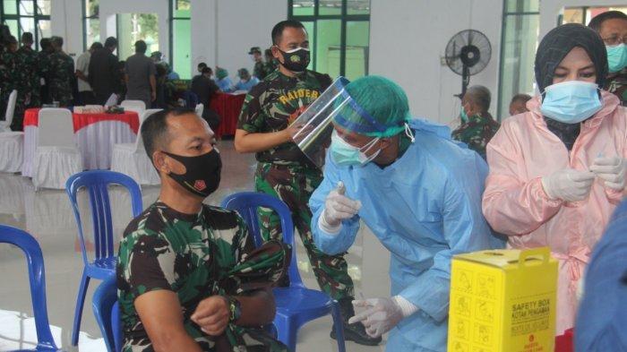 Korem 101/Antasari melaksanakan Vaksinasi secara sentah tahap ke ll yang dilaksanakan di Aula Korem 101/Antasari, Sabtu (06/3/2021).