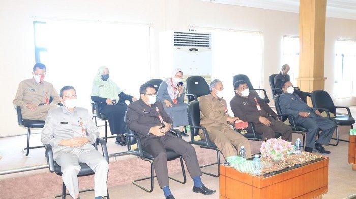 Eksekutif Pemko Banjarbaru saat mengikuti rapat paripurna DPRD Banjarbaru tentang penyampaian tiga raperda.