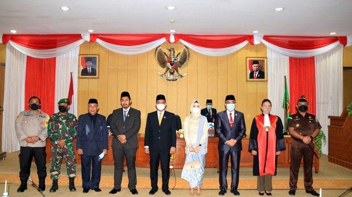 Foto bersama pimpinan forkopimda setelah pelantik Wakil Ketua DPRD Kota Banjarbaru, Senin (15/2/2021).