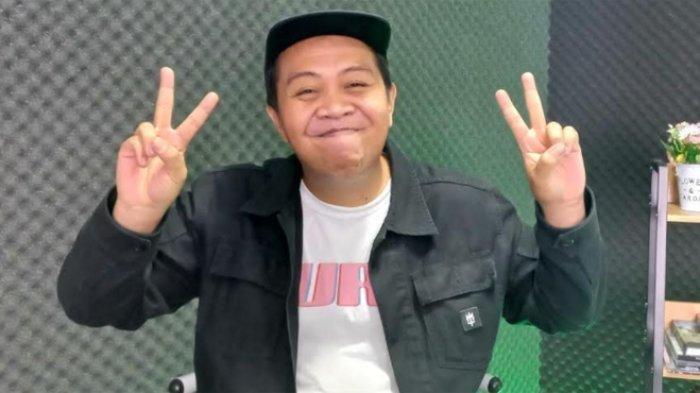 Gilang Dirga saat berkunjung ke Warta Kota