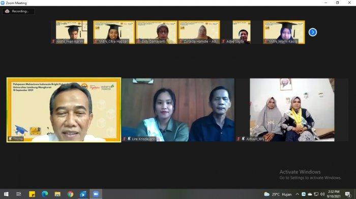 penerima beasiswa pada program Indonesia Bright Future Leaders (IBFL) dari Adaro pada tahap pertama.