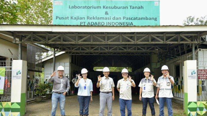 jajaran Board of Director PT Adaro Indonesia, menyambangi area studi dan pengembangan projek pascatambang pada area bekas tambang Paringin.
