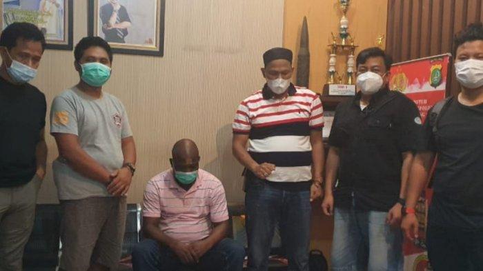 Jajaran Direktorat Reserse Kriminal Khusus (Ditreskrimsus) Polda Kalsel bersama Jajaran Polda Metro Jaya berhasil mengungkap jaringan sindikat penipuan online dengan tersangka warga negara asing (WNA).