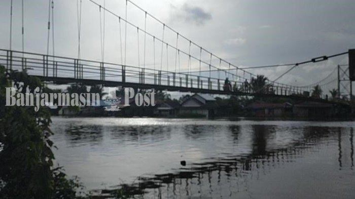 Jembatan gantung di Sungai Lulut Kilometer 6, Kabupaten Banjar, Provinsi Kalimantan Selatan.
