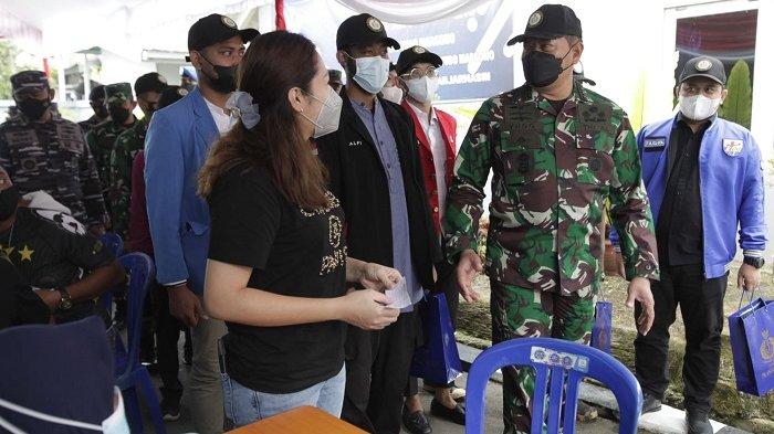 Kepala Staf Angkatan Laut (KASAL) Laksamana TNI Yudo Margono, S E, M M saat melakukan kunjungan vaksinasi, di Lanal Banjarmasin