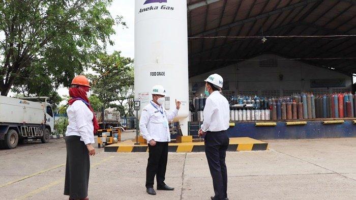 Kepala Dinas Perdagangan Provinsi Kalimantan Selatan (Kadisdag Kalsel), Birhasani, saat minta penjelasan dari perwakilan manajemen tentang distribusi oksigen.