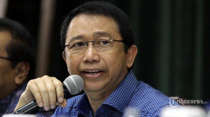 Ketua DPR RI, Marzuki Alie menjadi pembicara pada acara Dialog dan Debat Materi Deklarasi Politik Suara ILUNI UI di Aula FK UI, Salemba, Jakarta Pusat, Jumat (28/3/2014). Dialog tersebut menyoroti krisis jati diri bangsa dan upaya untuk mencapai perubahan yang lebih baik melalui Pemilu Legislatif dan Pilpres 2014.