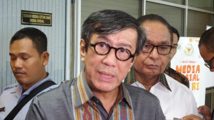 Menteri Hukum dan HAM Yasonna Laoly di Kompleks Parlemen, Senayan, Jakarta, Senin (13/2/2017).
