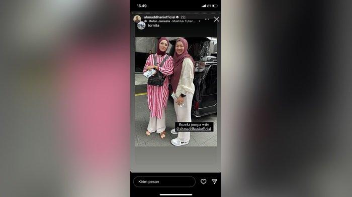 Mulan Jameela tampil sederhana saat dampingi Ahmad Dhani konser di Malaysia.