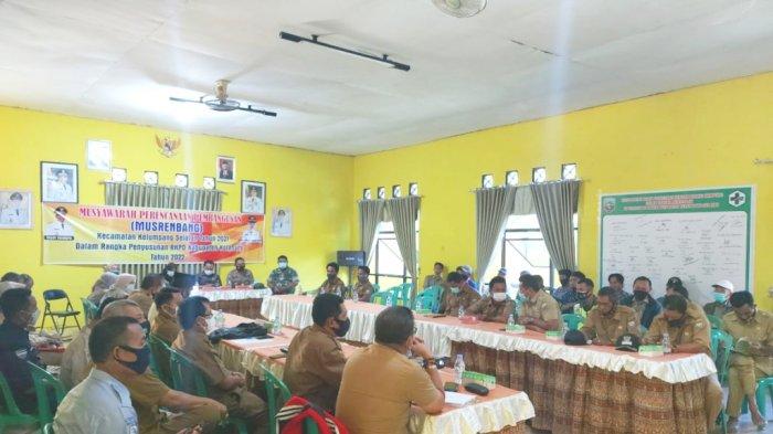 Acara musrenbang di Kecamatan Kelumpang Selatan turut dihadiri Awaludin, aanggota DPRD Kabupaten Kotabaru, Kalimantan Selatan.