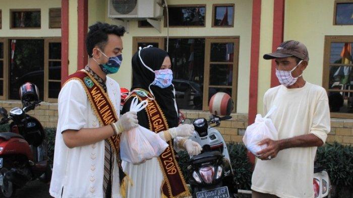 Nanang Galuh Kabupaten HSU berbagi takjil dan sembako