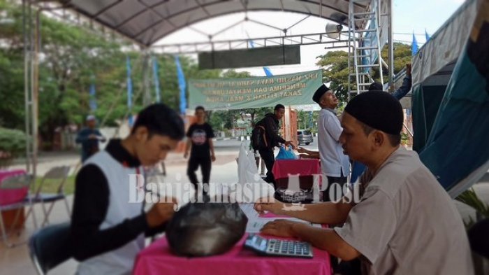 UPZ Masjid Sabilal Muhtadin Banjarmasin menerima zakat fitrah dari warga Kota Banjarmasin dan sekitarnya.