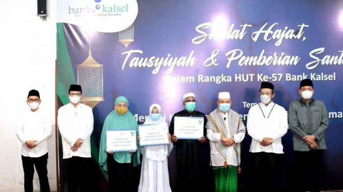 Pemberian santunan dalam rangka HUT 57 Bank Kalsel