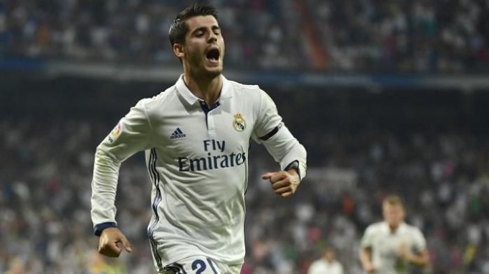 Penyerang Real Madrid, Alvaro Morata, merayakan gol ke gawang Celta Vigo, dalam laga La Liga di Stadion Santiago Bernabeu, Sabtu (27/8/2016) waktu setempat.(PIERRE-PHILIPPE MARCOU/AFP)