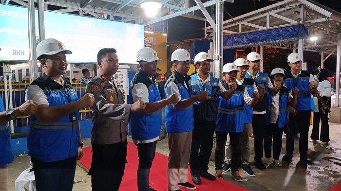 Suasana peresmian Anjungan Listrik Mandiri (ALMA) Docking Chrarging Station di Pelabuhan Ikan Banjarraya Banjarmasin, Jumat (24/6/2022).