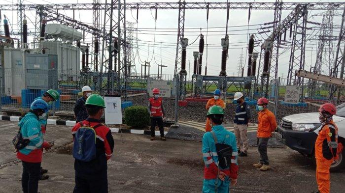 Demi menjaga dan memastikan ketersediaan pasokan listrik di masa PPKM, PT PLN ( Persero) Unit Pelaksana Transmisi UIKL kalimantan melakukan pemeliharaan dan melakukan pengecekan di beberapa lokasi tower daerah Kayutangi dan Barikin, Banjarmasin (07/2021)