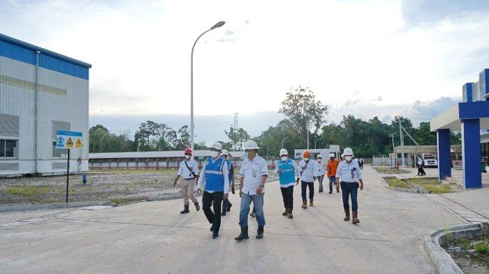 PLN UIKL Kalimantan beserta jajaran manajemen lainnya melaksanakan kegiatan Walk Down Care For Asset untuk meninjau kondisi aset di lapangan.