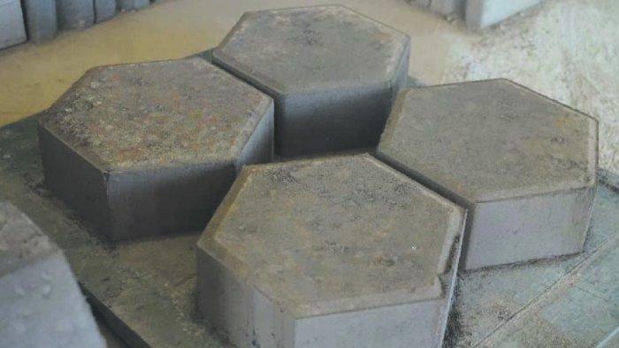 Fly Ash dan Bottom Ash (FABA) atau limbah padat yang dihasilkan dari proses pembakaran batu bara pada pembangkit listrik tenaga uap (PLTU) bisa dimanfaatkan.